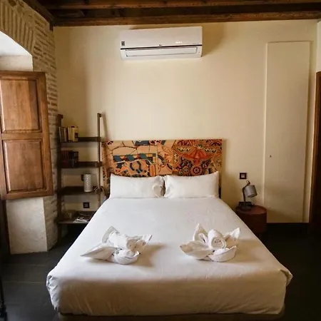 アパートホテル Tiempo De トレド